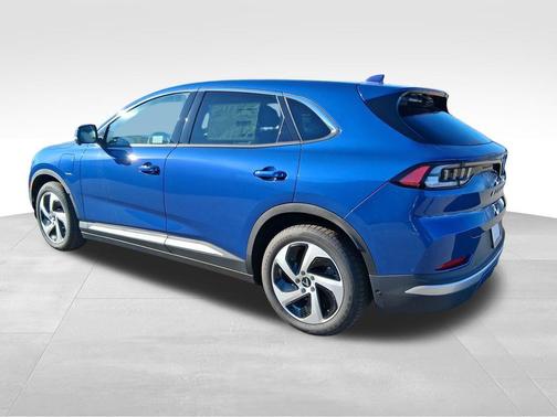 2025 VinFast VF 8 Eco