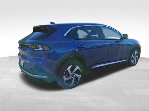 2025 VinFast VF 8 Eco