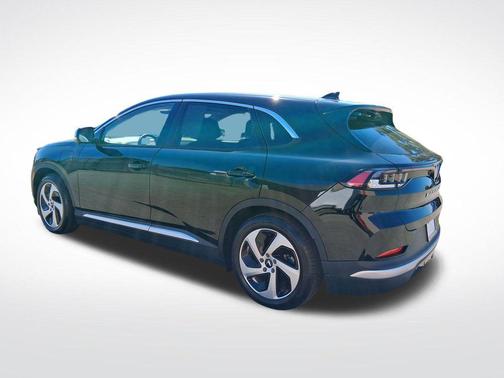 Jet Black 2023 VinFast VF 8 Eco