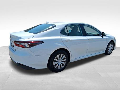 White 2022 Toyota Camry LE