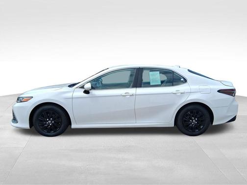 White 2022 Toyota Camry LE