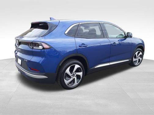 2025 VinFast VF 8 Eco