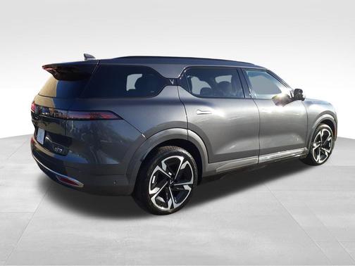 2024 VinFast VF 9 Plus