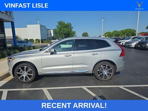 Bright Silver Metallic 2019 Volvo XC60 T6 Inscription