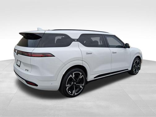 2024 VinFast VF 9 Plus