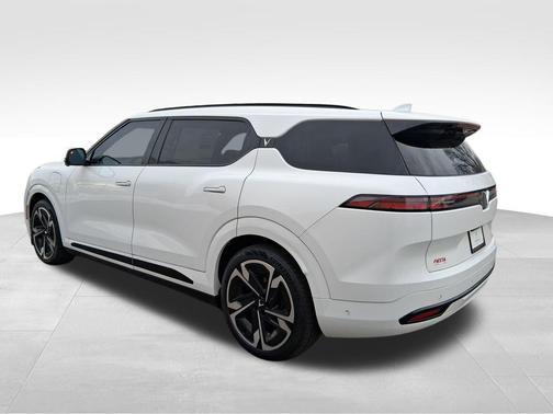 2024 VinFast VF 9 Plus