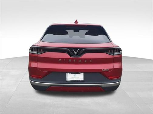 2025 VinFast VF 8 Eco