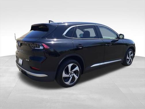 2025 VinFast VF 8 Eco