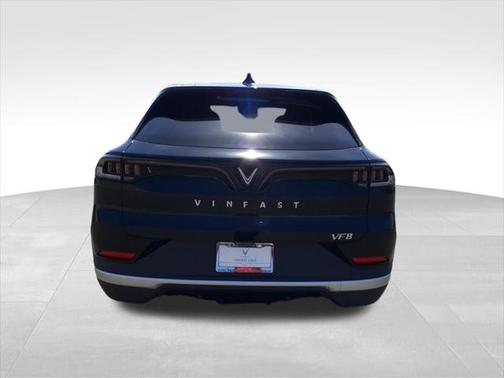 2025 VinFast VF 8 Eco