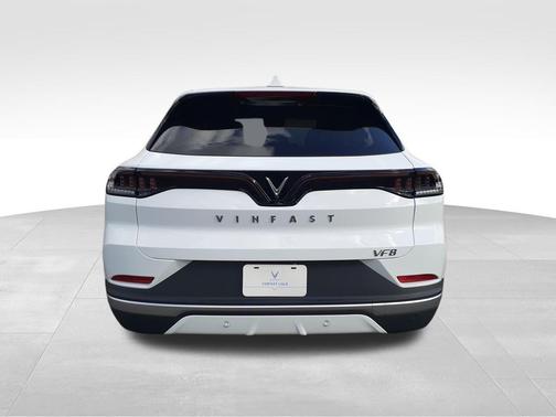 2025 VinFast VF 8 Eco