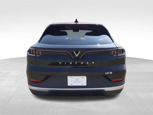 2025 VinFast VF 8 Eco