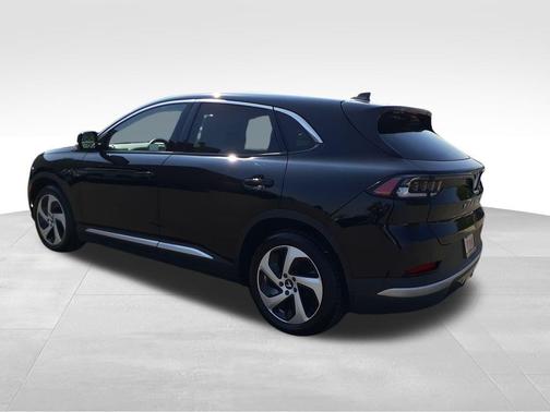 2025 VinFast VF 8 Eco