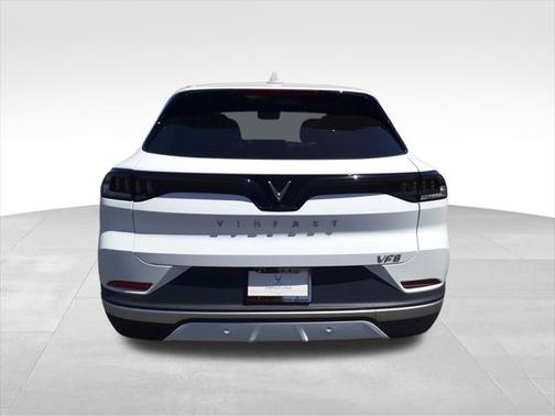 2025 VinFast VF 8 Plus