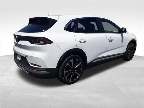 2025 VinFast VF 8 Plus