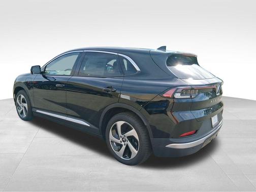 Jet Black 2025 VinFast VF 8 Eco