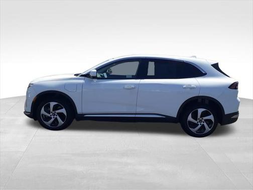 2025 VinFast VF 8 Eco