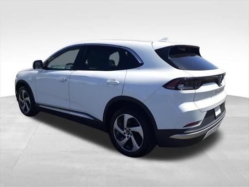 2025 VinFast VF 8 Eco