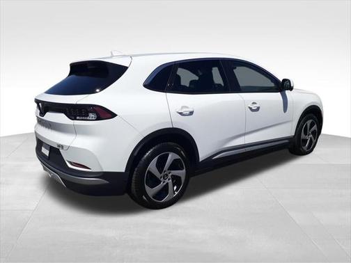 2025 VinFast VF 8 Eco