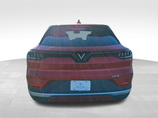 2025 VinFast VF 8 Eco