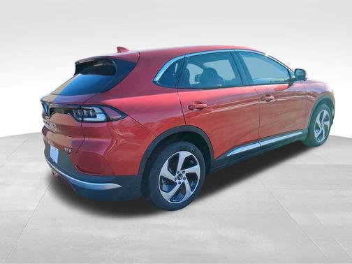 2025 VinFast VF 8 Eco