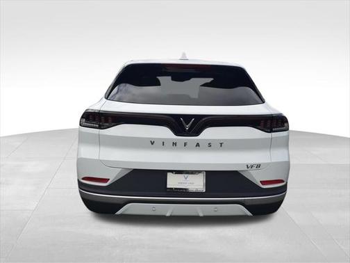 2025 VinFast VF 8 Eco