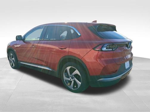 2025 VinFast VF 8 Eco