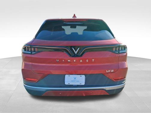 2025 VinFast VF 8 Eco