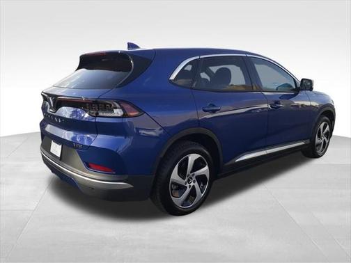 2025 VinFast VF 8 Eco