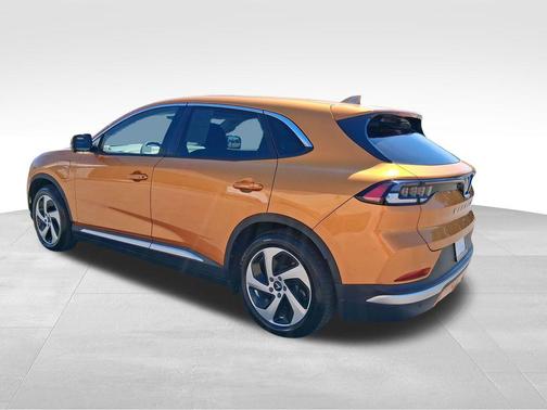 Sunset Orange Metallic 2023 VinFast VF 8 Eco