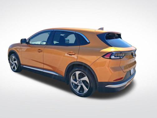 Sunset Orange Metallic 2023 VinFast VF 8 Eco