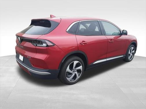 2025 VinFast VF 8 Eco