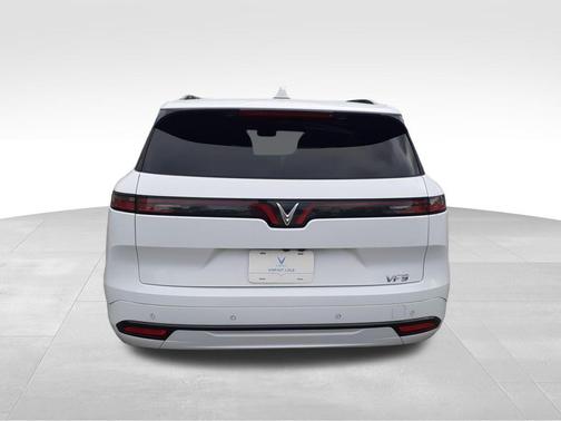 2024 VinFast VF 9 Plus