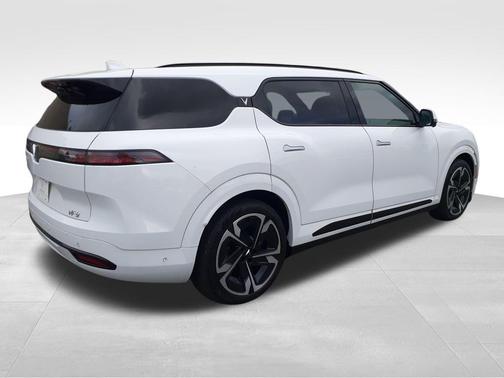 2024 VinFast VF 9 Plus