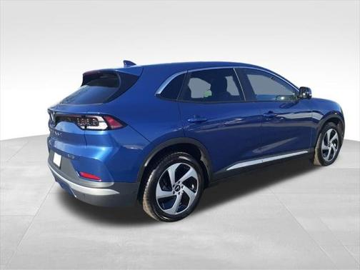 2025 VinFast VF 8 Eco