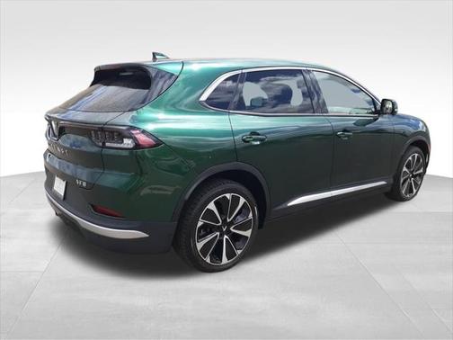 2025 VinFast VF 8 Plus