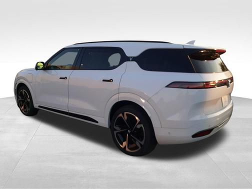 2024 VinFast VF 9 Plus