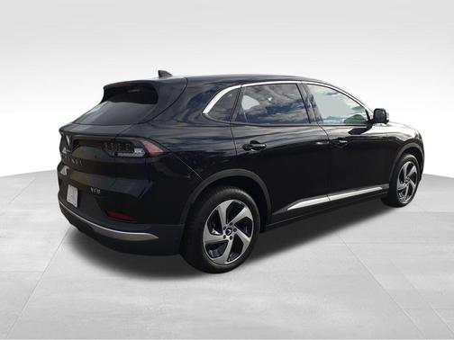 2025 VinFast VF 8 Eco