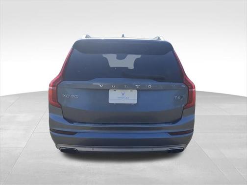 2018 Volvo XC90 T6 Momentum