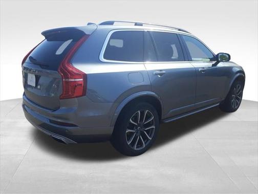 2018 Volvo XC90 T6 Momentum