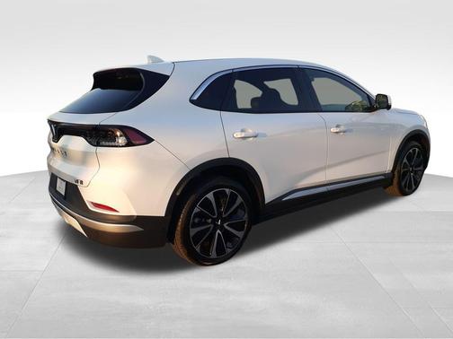 2025 VinFast VF 8 Plus