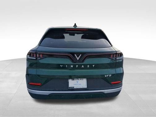 2025 VinFast VF 8 Eco