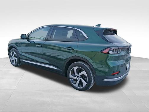 2025 VinFast VF 8 Eco