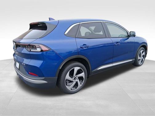 2025 VinFast VF 8 Eco