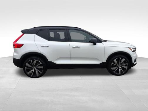 2021 Volvo XC40 Recharge Pure Electric P8