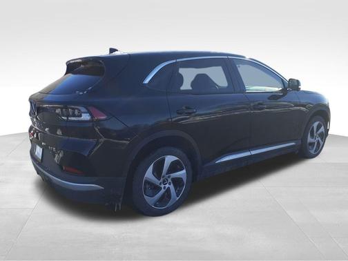 2025 VinFast VF 8 Eco