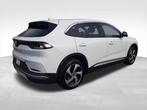 2025 VinFast VF 8 Eco