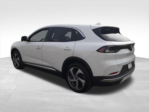 2025 VinFast VF 8 Eco