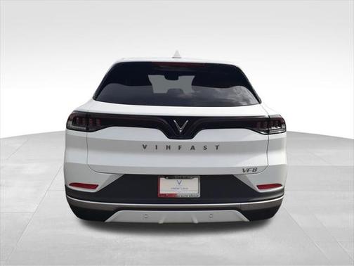 2025 VinFast VF 8 Eco