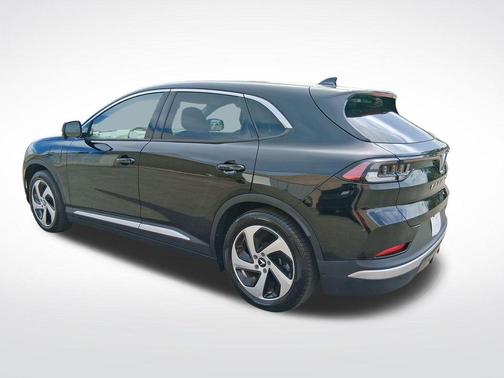 Jet Black 2023 VinFast VF 8 Eco