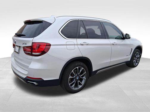 White Metallic 2018 BMW X5 xDrive35i